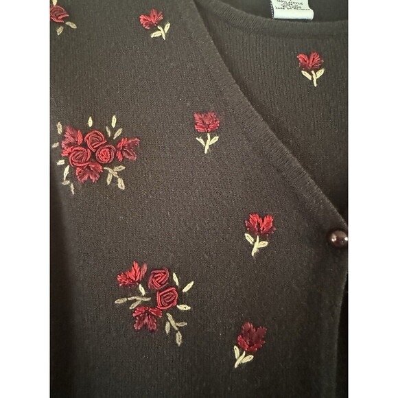 Croft Barrow Cardigan Sweater Set Women’s Size Medium Embroidered Roses Floral - Picture 2 of 6